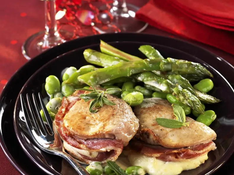 Kalbsfilet mit Mozzarella und Pancetta gefüllt