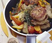 Körnerpflanzerl mit Paprika und Artischocken