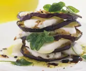 Geschichtete-Mozzarella-und Auberginenscheiben