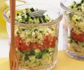 Couscoussalat mit Tomate und Zucchini