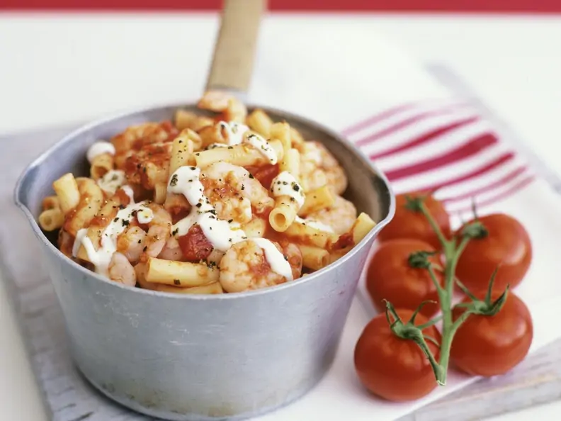Pasta mit Garnelen und Tomaten