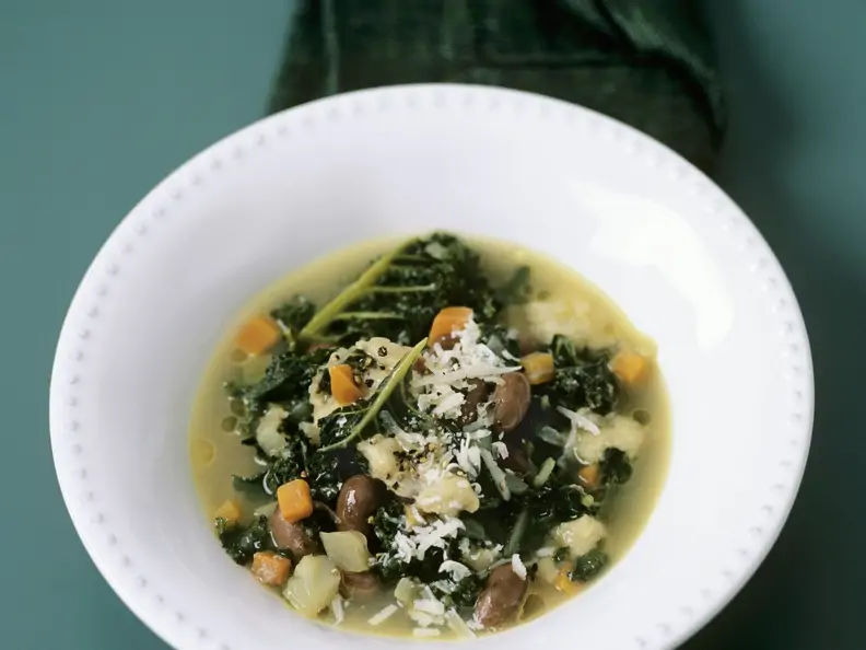 Toskanische Bohnensuppe mit Schwarzkohl