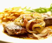 Entrecote mit Zwiebelgemüse
