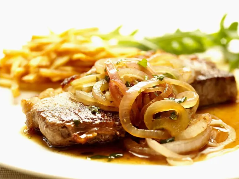 Entrecote mit Zwiebelgemüse