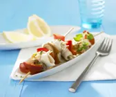 Spießchen von Seezungenrouladen mit Champignons und Paprika