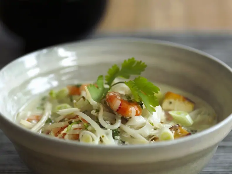 Shrimpssuppe mit Nudeln aus Singapur