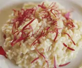 Risotto mit Rosenblüten