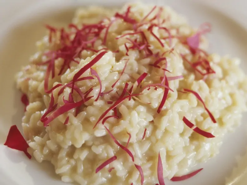 Risotto mit Rosenblüten