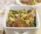 Gebratenes Hähnchen mit grünen Bohnen