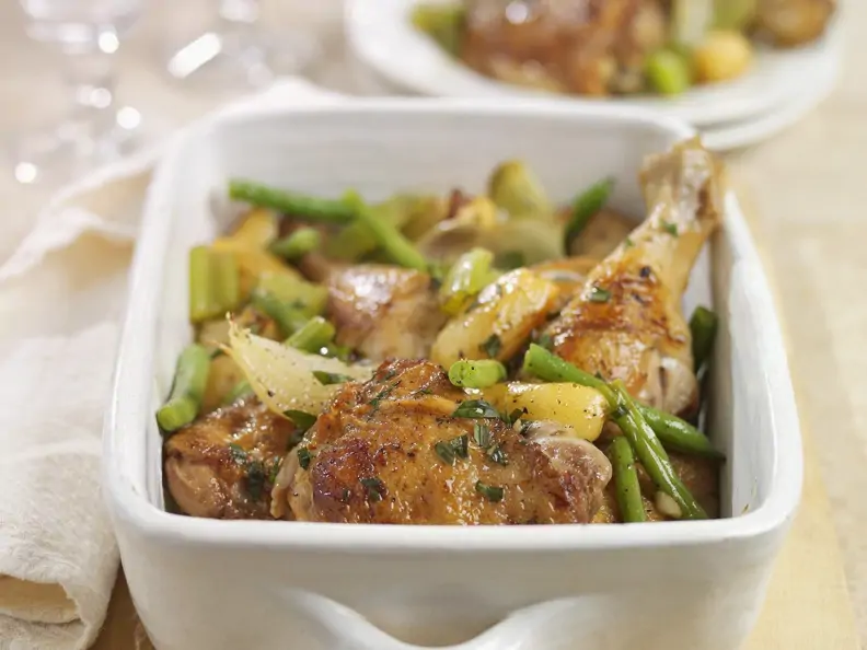 Gebratenes Hähnchen mit grünen Bohnen