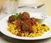Hackklößchen auf marokkanische Art mit Couscous