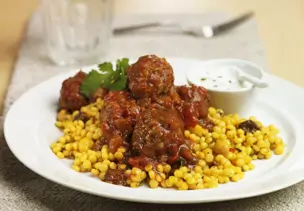 Hackklößchen auf marokkanische Art mit Couscous