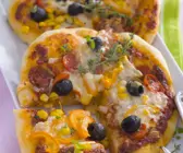 Gemüsepizza mit Zuckermais und Käse
