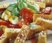 Kichererbsen-Pommes mit Tomate-Mozzarella