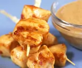 Sate-Kaninchen-Spieß dazu Erdnusssauce