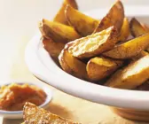 Kartoffel-Wedges mit Paprikasalsa