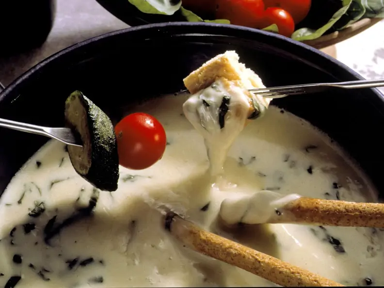 Basilikum-Käse-Fondue (Fonduta piemontese)