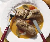Rouladen aus Rindfleisch mit Tomatensoße