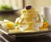Kartoffelscheiben und Soße aus Peru