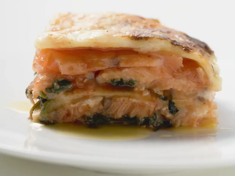 Lachs-Lasagne mit Basilikum