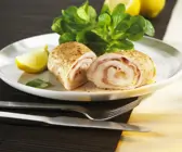 Putenröllchen mit Schinken und Käse