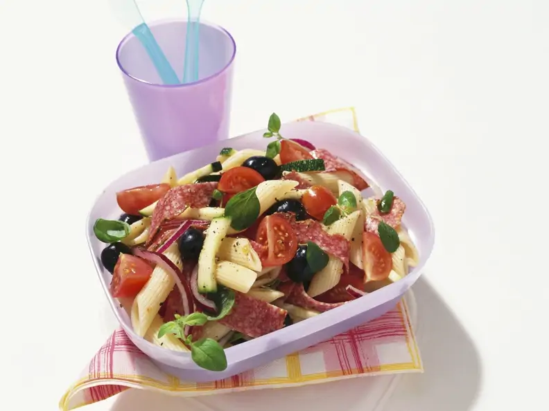 Pastasalat mit Salami