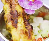 Hähnchen-Satay mit Gurkensalat