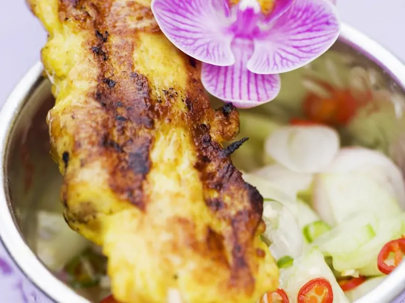 Hähnchen-Satay mit Gurkensalat