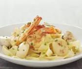 Pasta mit Garnelen und Jakobsmuscheln