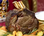 Rinderkotelettbraten mit gemischtem Gemüse