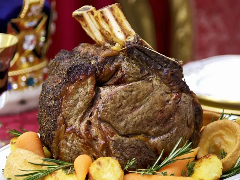 Rinderkotelettbraten mit gemischtem Gemüse
