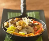 Glasnudel-Tofu-Pfanne mit Gemüse