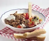 Gyros mit Zaziki und Tomatensalat