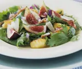 Blattsalat mit Gnocchi und Feigen