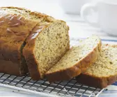 Bananenbrot mit Haselnüssen