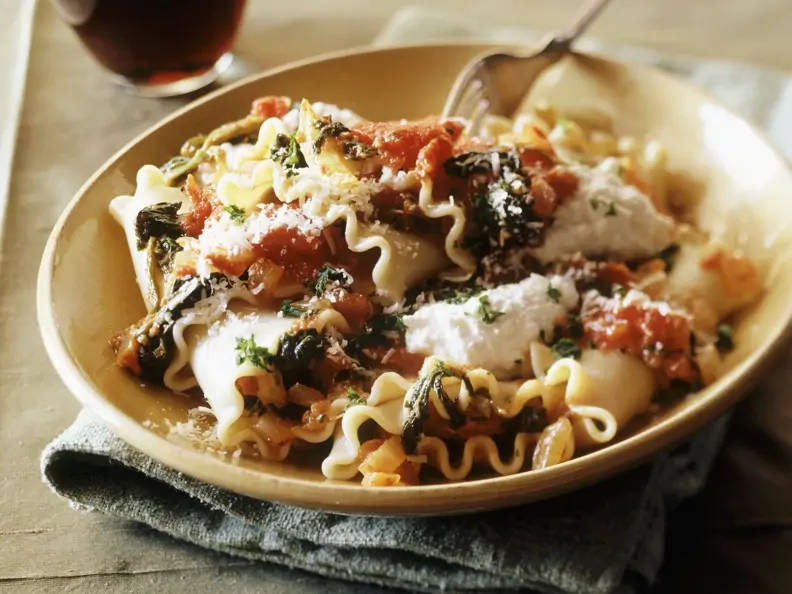 Lasagnette mit Ricotta, Tomaten und Spinat