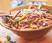 Bunter Krautsalat mit Paprika und Yambohne (Jicama)