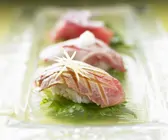 Sushi mit gebratenem Thunfisch