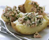 Ofenkartoffel mit Thunfischsalat