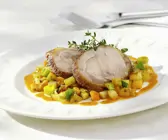 Zickleinkeule mit Brunoise-Gemüse