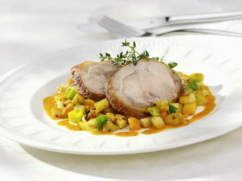 Zickleinkeule mit Brunoise-Gemüse