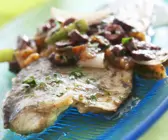 Gebratene Goldbrasse mit Olivensalsa