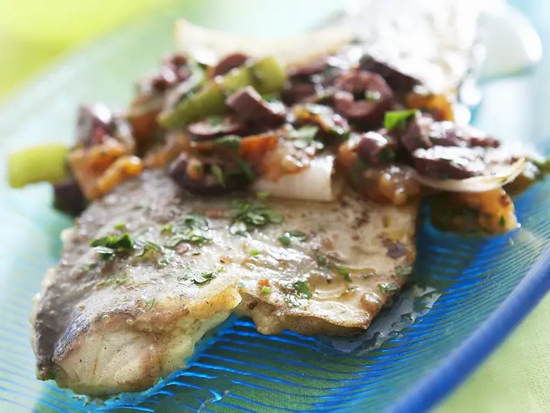 Gebratene Goldbrasse mit Olivensalsa