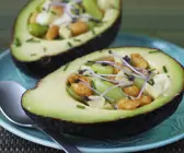 Gefüllte Avocado mit Hähnchen