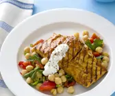 Gegrillter Fisch mit Kichererbsensalat
