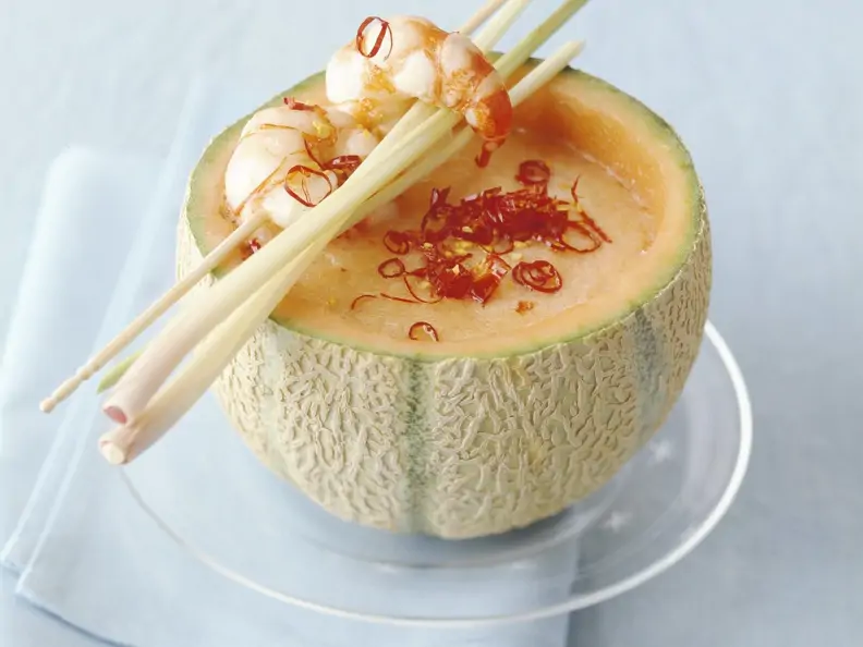 Scharfe Chilisuppe mit Shrimps