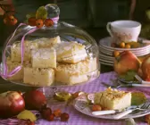 Fluffiger Apfelkuchen mit Mandeln vom Blech