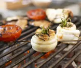 Aal-Rouladen mit Rosmarin und Grilltomaten