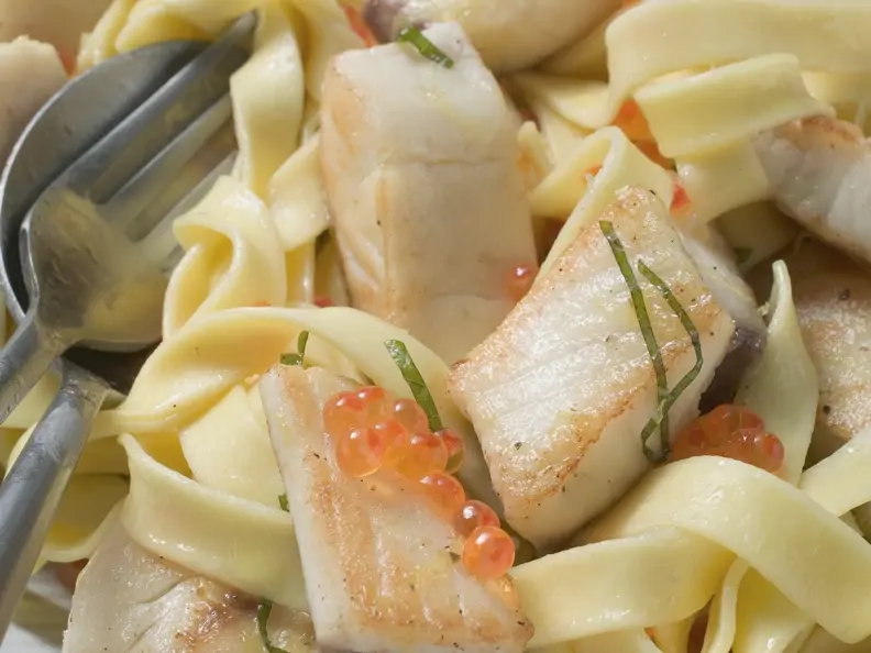Pasta mit Tilapiafilet und Zitronensoße