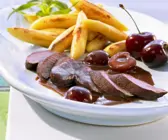 Hasenbraten mit Kirschsoße und Schupfnudeln